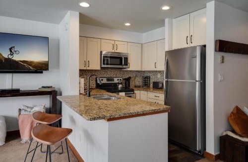 Lakeside Village House | Lakeside 1481 by SummitCove Lodging in Colorado