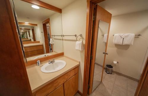 Lakeside Village House | Lakeside 1495 by SummitCove Lodging in Colorado