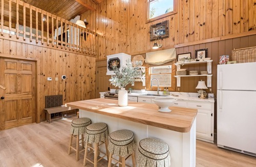 Silver Point House | Lakeside 3 BR Retreat - Huge Decks, 1 mile from Hurricane Marina & Beach
