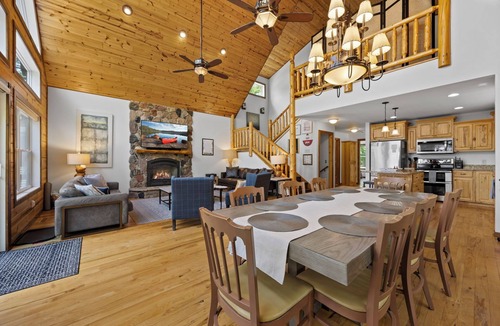 Brainerd Cabin | Lakeside: 4 Kings, Room4Groups, Hot Tub, Dock, Firewood