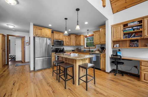 Brainerd Cabin | Lakeside: 4 Kings, Room4Groups, Hot Tub, Dock, Firewood