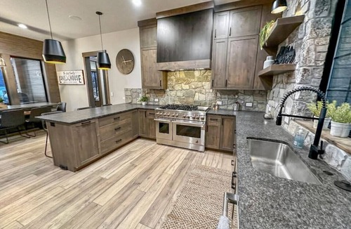 Tamarack Resort Cabin | Lakeside 7 Bedroom Cabin w/Private Boat Dock