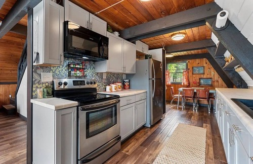 Shawano Cottage | Lakeside A-Frame Retreat on Shawano Lake Channel - 35 Minutes to Lambeau