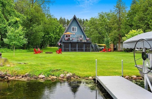 Shawano Cottage | Lakeside A-Frame Retreat on Shawano Lake Channel - 35 Minutes to Lambeau