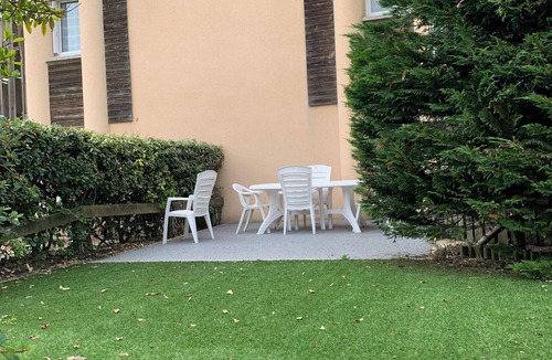 Hourtin Port Apartment | Lakeside apartment with enclosed garden, dog allowed, electric charger
