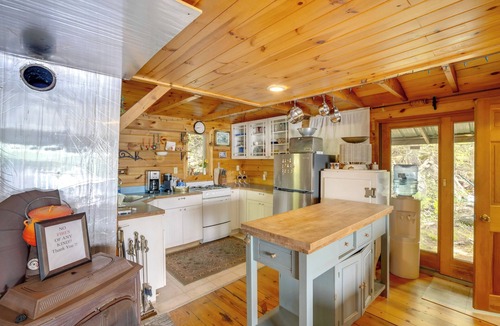 Berkshire Cabin | Lakeside Berkshires Cabin w/ Private Dock & Views