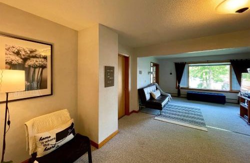Lanesborough House | Lakeside Berkshires Home Near Hiking & Skiing!
