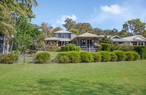 Dunbogan House | Lakeside Bliss