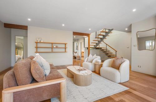 Dunbogan House | Lakeside Bliss