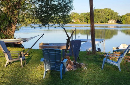 Albion House | Lakeside Bliss - Charming Lakehouse