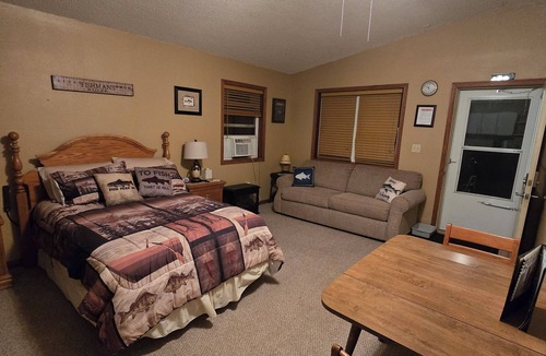 Manchester Resort | Lakeside Cabin 1: Perfect Retreat at Enriched Cabins & Resort on Lake Delhi