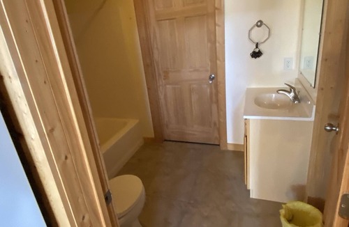 Long Beach Cabin | LAKESIDE CABIN 2 bdrm huge cabin 300 ft from lake cabin7