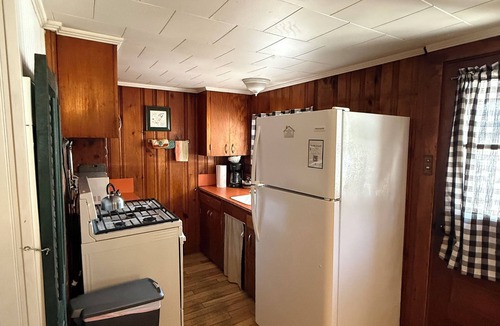 Holderness Cottage | Lakeside Cabin 3 with Kitchen