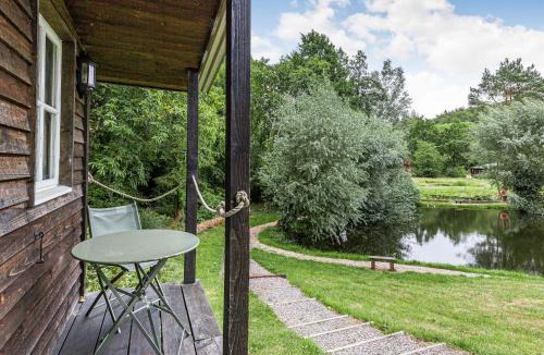 Honiton House | Lakeside Cabin