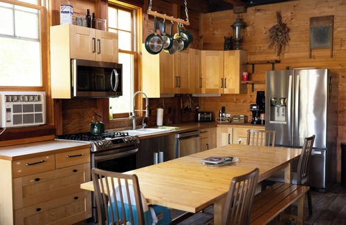 Cascade Cabin | Lakeside Cabin on Private Lake! Perfect for families and couples getaway.