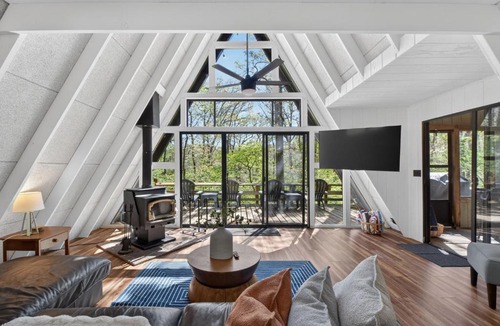 Innsbrook Ski Chalet | Lakeside Chalet with Hot Tub at Innsbrook Resort | Fireplace | Screened Porch