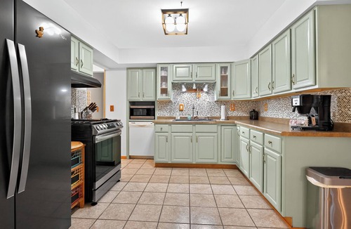 Morris House | Lakeside Channel Hideaway – 4BR/2BA on Goose Lake, Sleeps 10