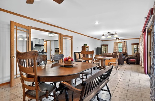 Morris House | Lakeside Channel Hideaway – 4BR/2BA on Goose Lake, Sleeps 10