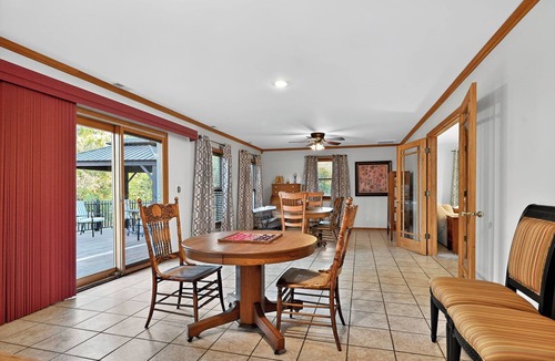 Morris House | Lakeside Channel Hideaway – 4BR/2BA on Goose Lake, Sleeps 10
