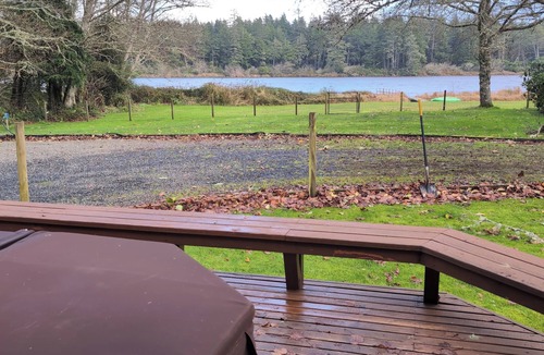 Long Beach Cottage | Lakeside Cottage -Coastal Retreat–30+ Day Stay; Creatives, Remote Workers & More