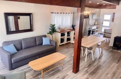 Scugog Cottage | Lakeside Cottage Getaway South Shore Lake Scugog