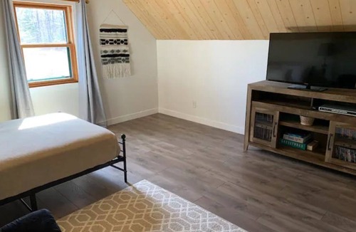 Beaver Cottage | Lakeside Cottage Where Nature and Fun Await