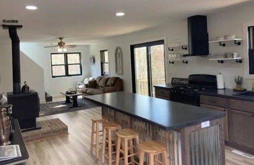 Beaver Cottage | Lakeside Cottage Where Nature and Fun Await