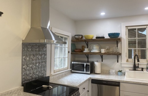 Bolton Cottage | Lakeside Cottage with Mountain Views