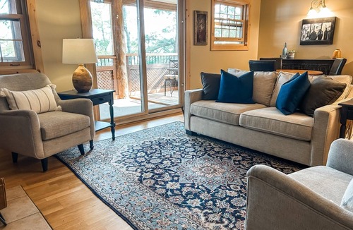 Crowes Landing Cottage | Lakeside, cozy cottage suite, perfect for couple!
