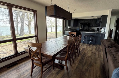 Ashby Cabin | Lakeside Escape: Adventure & Relaxation