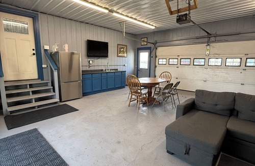 Ashby Cabin | Lakeside Escape: Adventure & Relaxation
