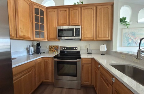 Eustis House | Lakeside Escape in Private Lake Community