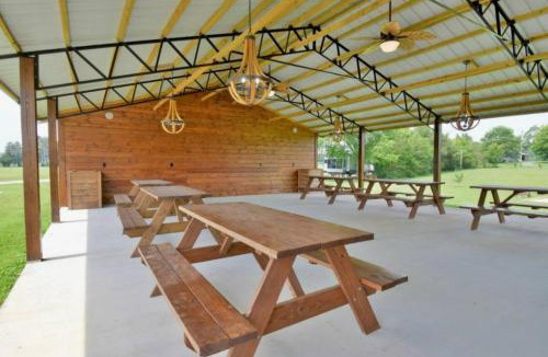 Decatur Apartment | Lakeside Fire Pit Grill Games Picnic Space
