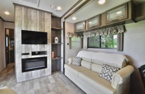 Decatur Apartment | Lakeside Fire Pit Grill Games Picnic Space