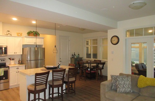 Osoyoos House | Lakeside Getaway
