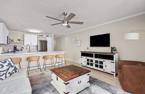 Walden on Lake Conroe Condo | Lakeside Getaway on Lake Conroe