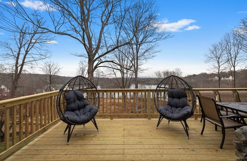 Walton Park House | Lakeside Haven - Ultimate Relaxation Spot