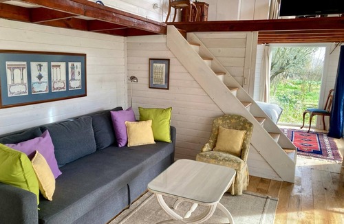 Orhangazi House | Lakeside Hideaway Cabin