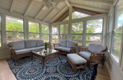 Bay View Apartment | Lakeside Hideaway + Sunroom + Hot Tub + Lake Vibes