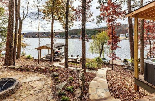 Waleska House | Lakeside Hideaway