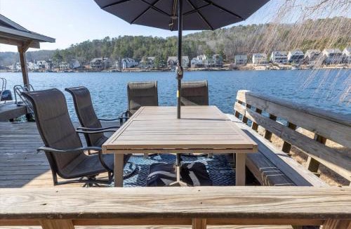 Waleska House | Lakeside Hideaway