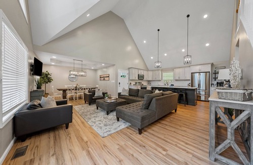 Westview House | Lakeside Home - Pool Table - Fire Pit - Sleeps 12