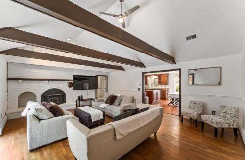 Brookfield House | Lakeside Home