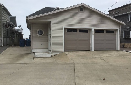 Huron House | Lakeside home with a view of Cedar Point - 4 Bedrooms 2 full Baths