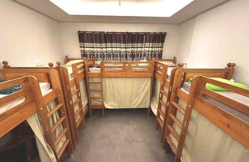 Business Bay Hostel | Lakeside Hostel Downtown