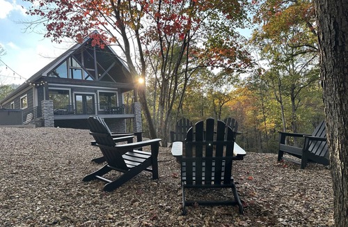 Mena Cabin | Lakeside | Hot Tub | Kayaks | Fishing