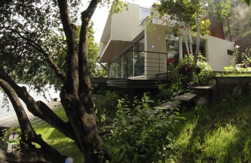Baiao House | Lakeside house -