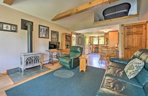 Iola House | Lakeside Iola Hideaway: Stunning Nature Views