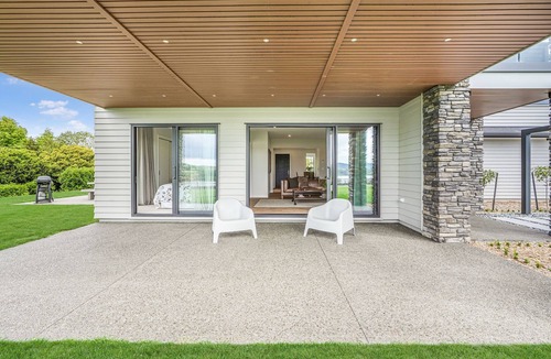 Maungatautari Cottage | LakeSide Karapiro Downstairs Apartment