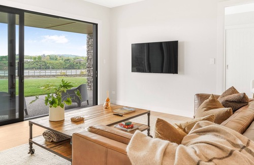 Maungatautari Cottage | LakeSide Karapiro Downstairs Apartment